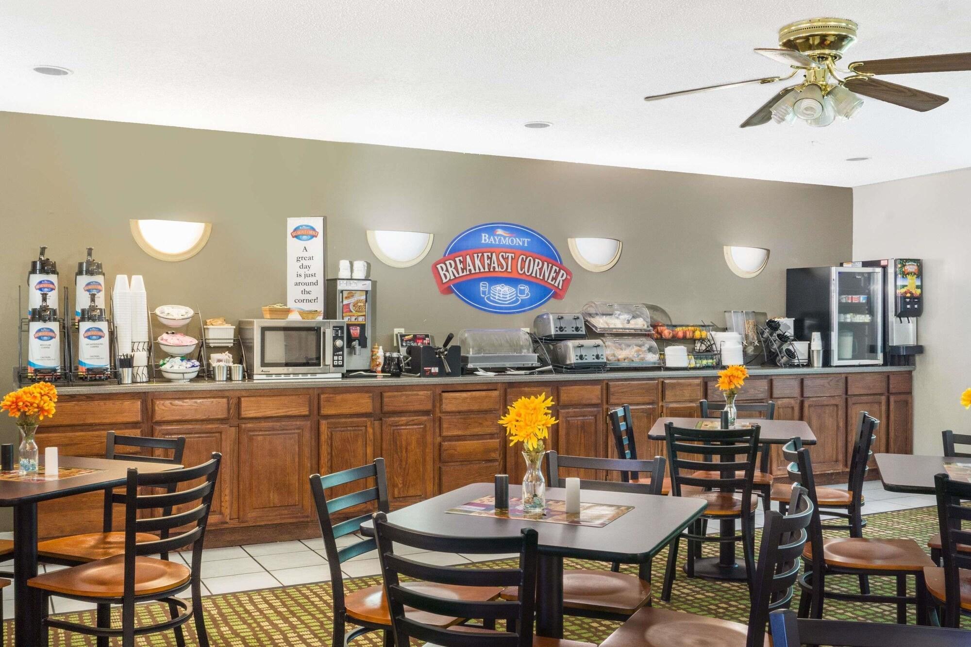 Baymont By Wyndham Piqua Hotel Bagian luar foto