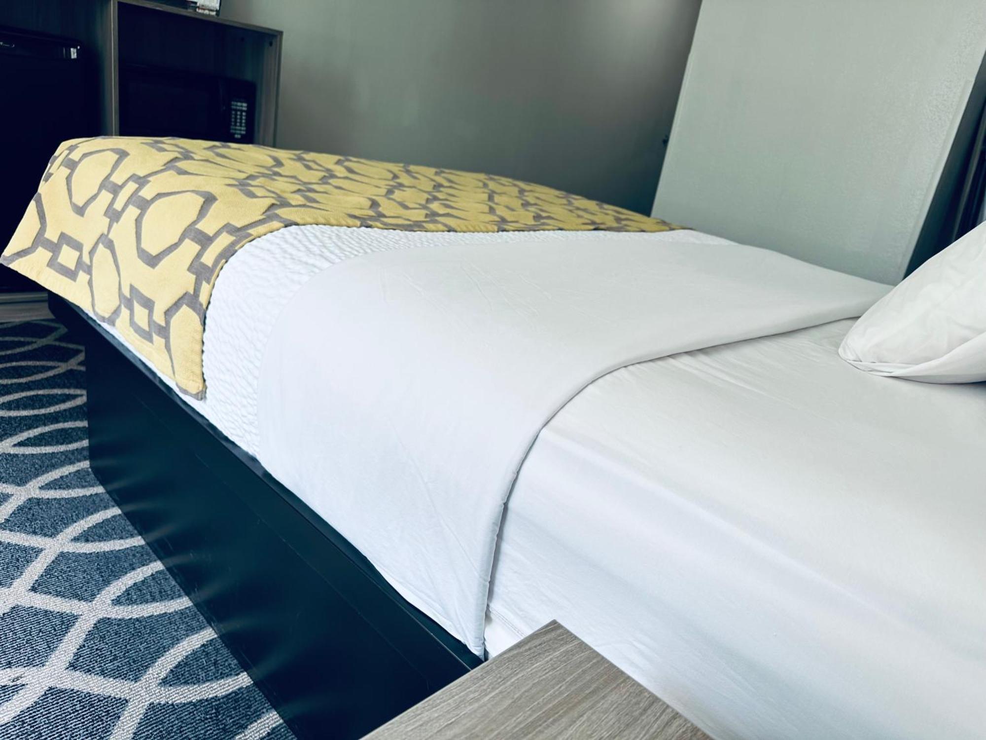 Baymont By Wyndham Piqua Hotel Bagian luar foto